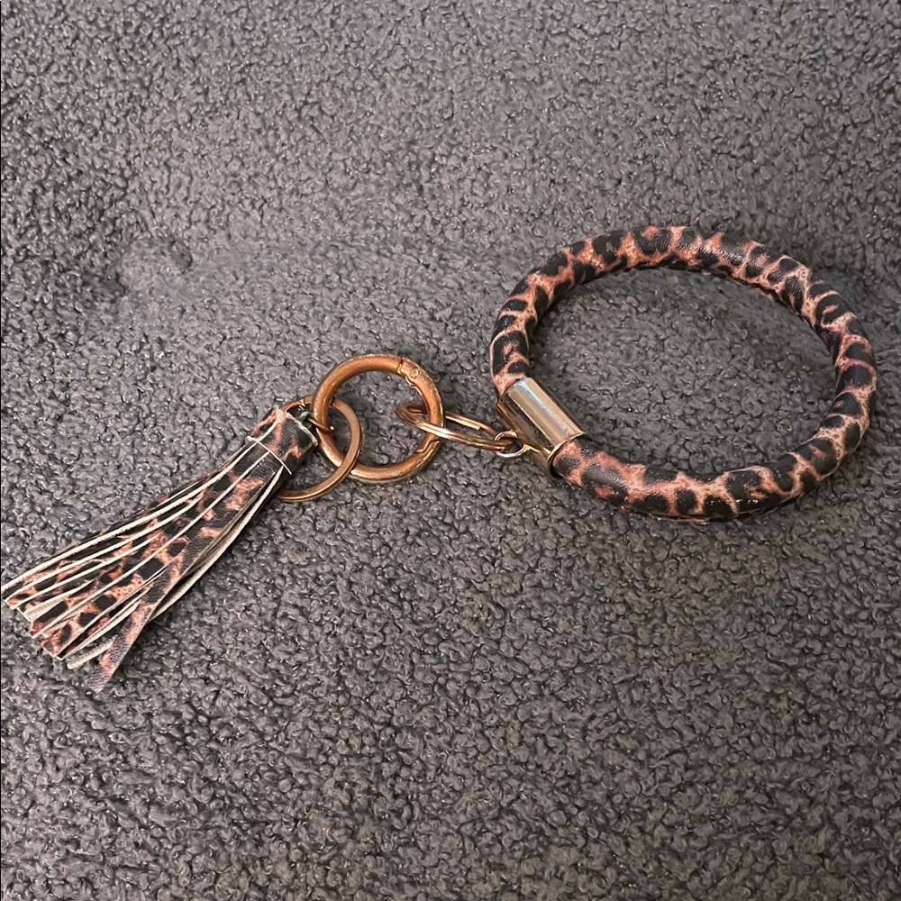 Leopard Pattern Key & Card Holder Bracelet